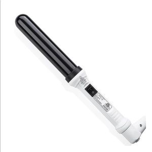 L’ange hair curling wand. 32mm only used once